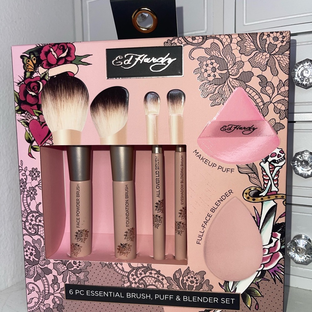 NWT Ed Hardy Pink 6-Piece Makeup Brush, Puff & Blender Set - Picture 4 of 7